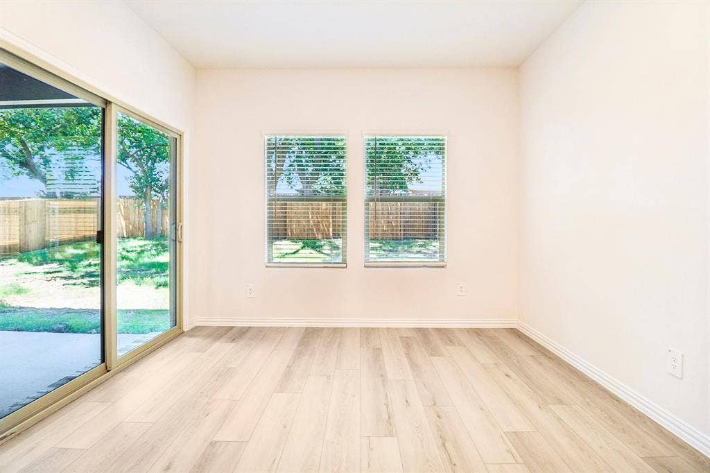 3033 Texoma Boulevard, Farmersville, TX 75442 Photo is not of the actual home, but is an inspirational photo of builder’s model home and may depict options, furnishings, and/or decorator features that are not included.