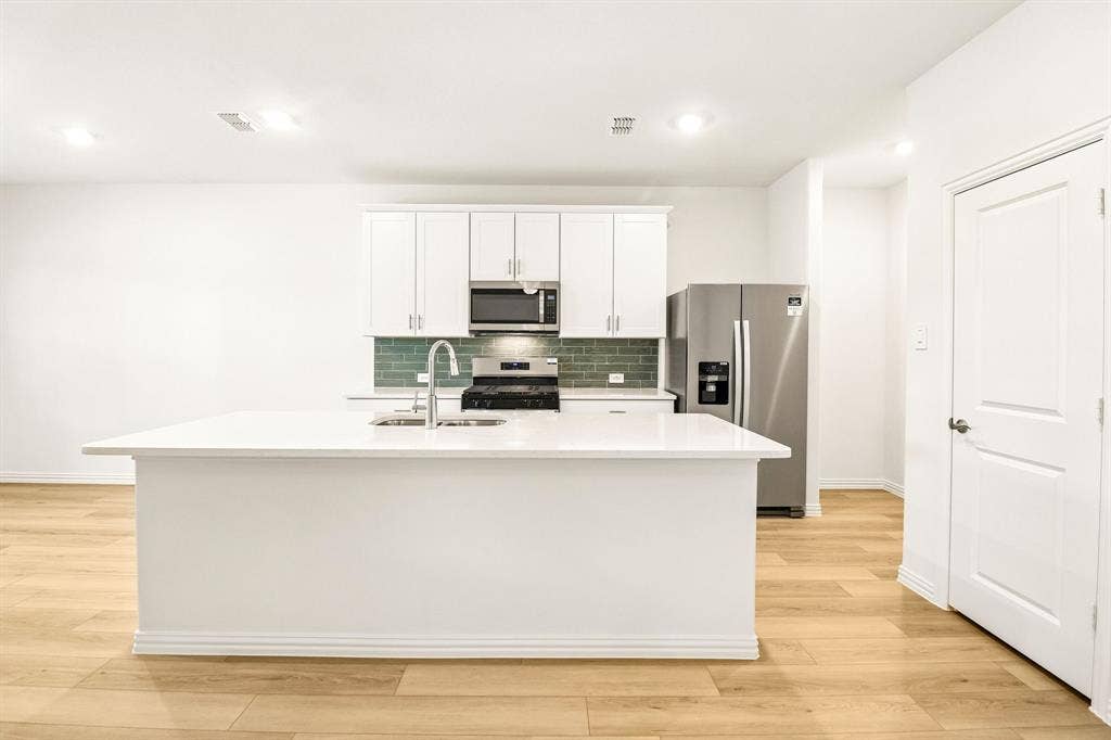 3033 Texoma Boulevard, Farmersville, TX 75442 Photo is not of the actual home, but is an inspirational photo of builder’s model home and may depict options, furnishings, and/or decorator features that are not included.