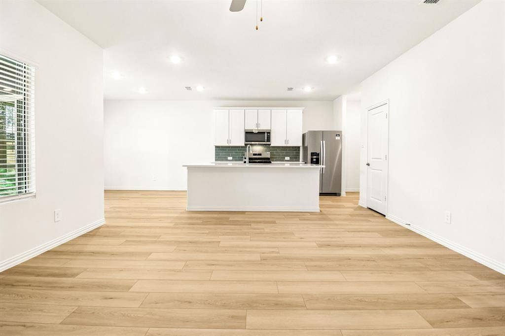 3033 Texoma Boulevard, Farmersville, TX 75442 Photo is not of the actual home, but is an inspirational photo of builder’s model home and may depict options, furnishings, and/or decorator features that are not included.