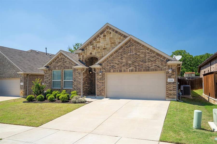 Property photo for 2108 Moonsail Lane, Denton, TX