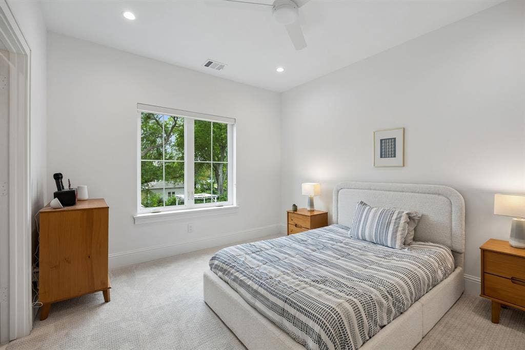 10215 Lynford Drive, Dallas, TX 75238 10215 Lynford Drive, Dallas, TX 75238