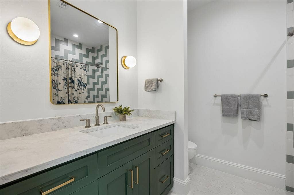 10215 Lynford Drive, Dallas, TX 75238 10215 Lynford Drive, Dallas, TX 75238