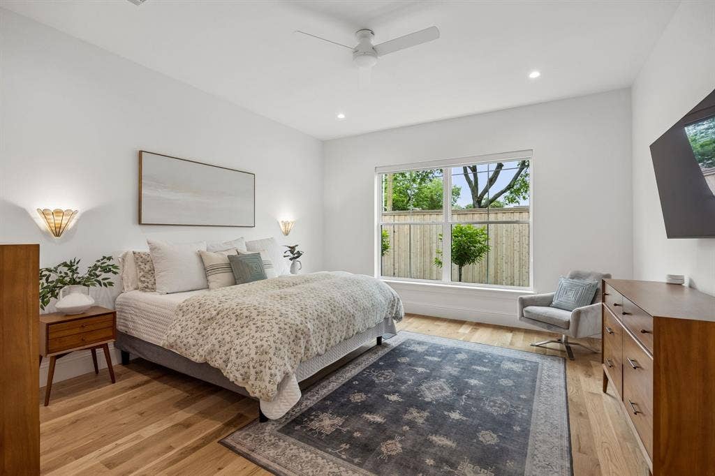 10215 Lynford Drive, Dallas, TX 75238 10215 Lynford Drive, Dallas, TX 75238
