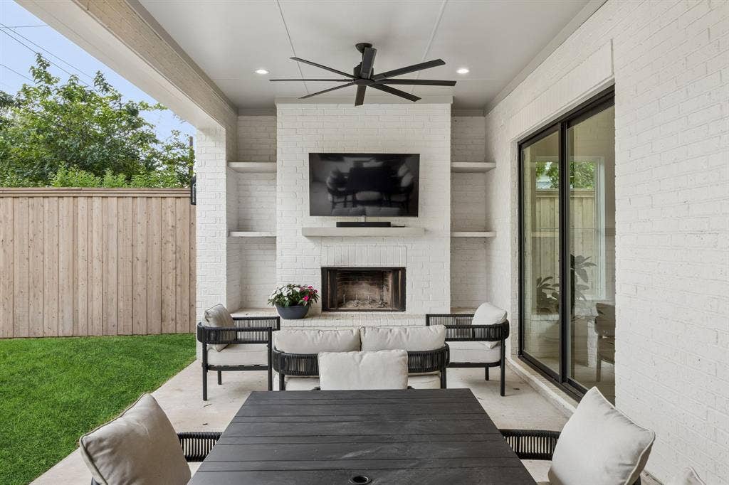 10215 Lynford Drive, Dallas, TX 75238 10215 Lynford Drive, Dallas, TX 75238