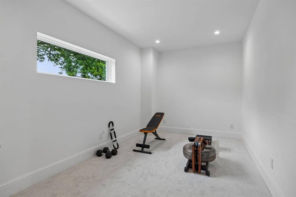 10215 Lynford Drive, Dallas, TX 75238 10215 Lynford Drive, Dallas, TX 75238
