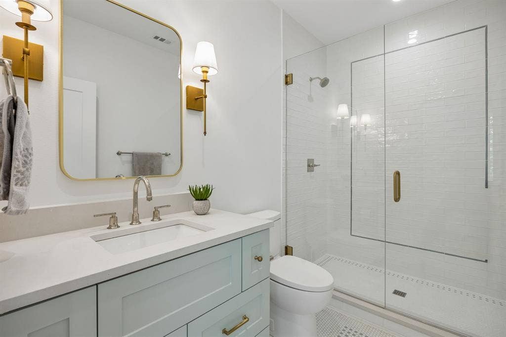 10215 Lynford Drive, Dallas, TX 75238 10215 Lynford Drive, Dallas, TX 75238