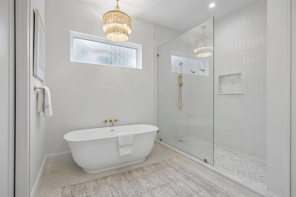 10215 Lynford Drive, Dallas, TX 75238 10215 Lynford Drive, Dallas, TX 75238