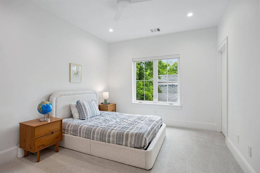 10215 Lynford Drive, Dallas, TX 75238 10215 Lynford Drive, Dallas, TX 75238