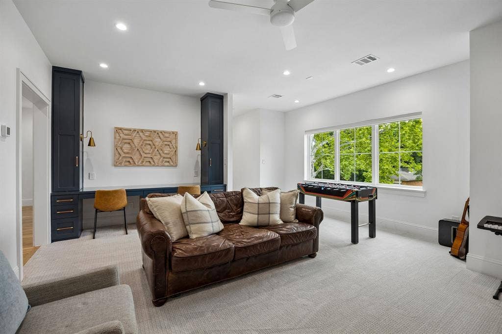 10215 Lynford Drive, Dallas, TX 75238 10215 Lynford Drive, Dallas, TX 75238