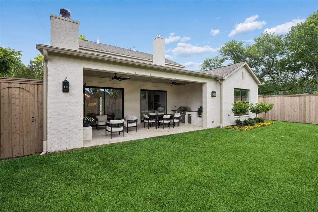 10215 Lynford Drive, Dallas, TX 75238 10215 Lynford Drive, Dallas, TX 75238