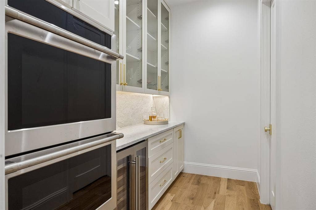 10215 Lynford Drive, Dallas, TX 75238 10215 Lynford Drive, Dallas, TX 75238