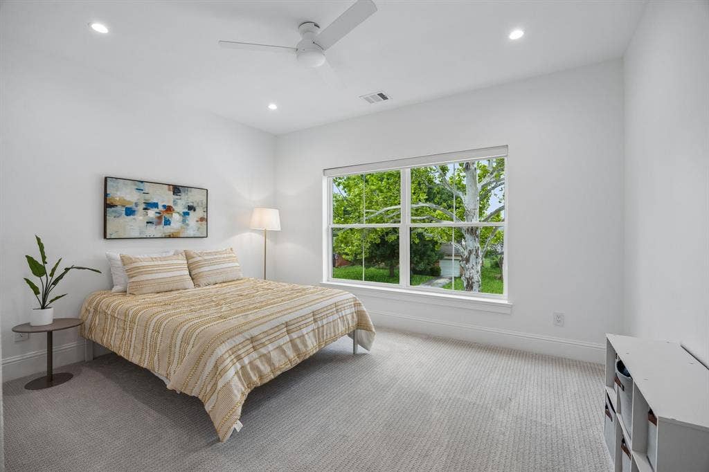 10215 Lynford Drive, Dallas, TX 75238 10215 Lynford Drive, Dallas, TX 75238