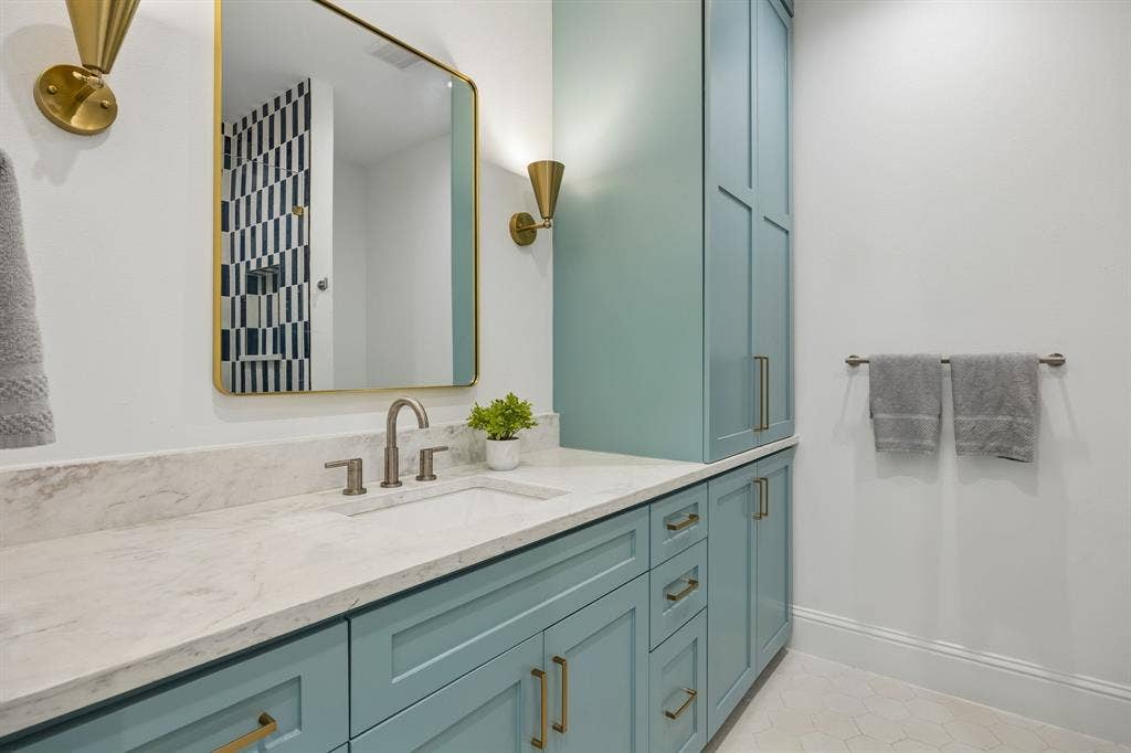 10215 Lynford Drive, Dallas, TX 75238 10215 Lynford Drive, Dallas, TX 75238