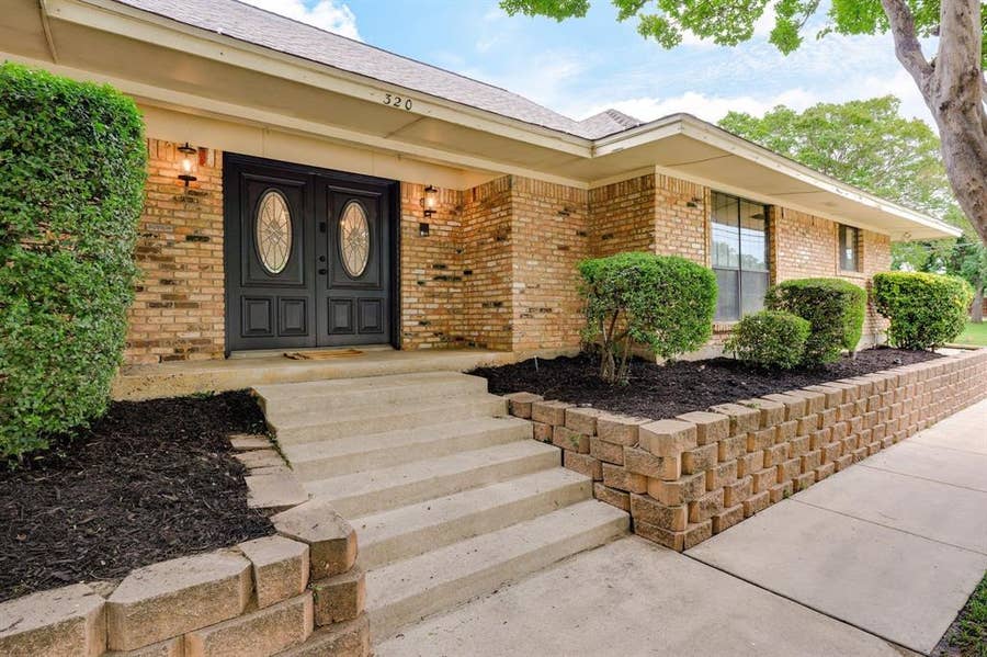 Property photo for 320 S Irving Heights Drive, Irving, TX