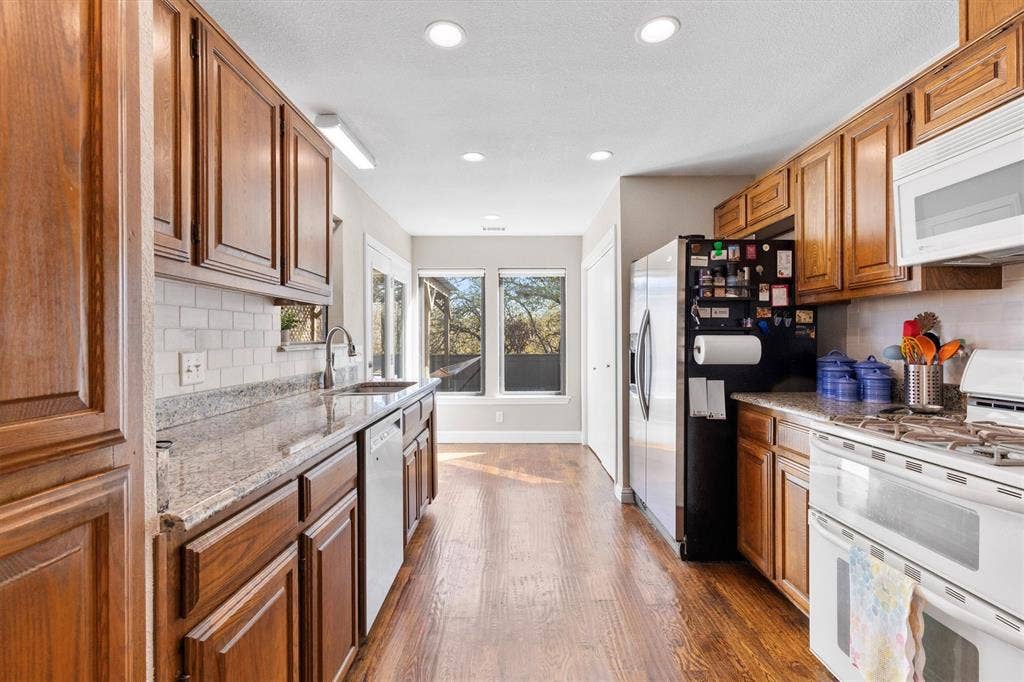 8350 Southmeadow Circle, Dallas, TX 75231