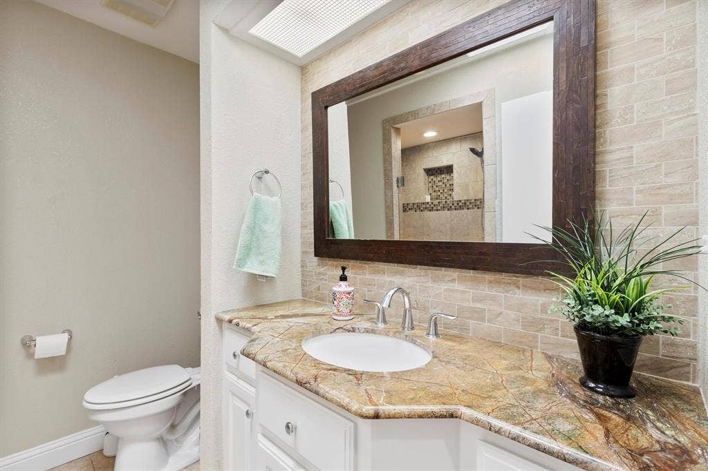 8350 Southmeadow Circle, Dallas, TX 75231