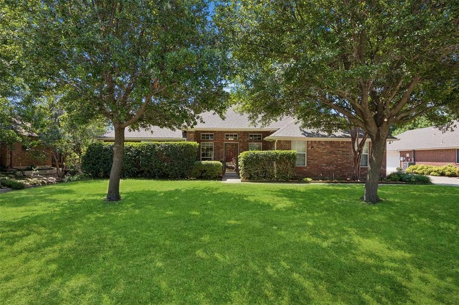 Property photo for 621 W Windsor Drive, Denton, TX