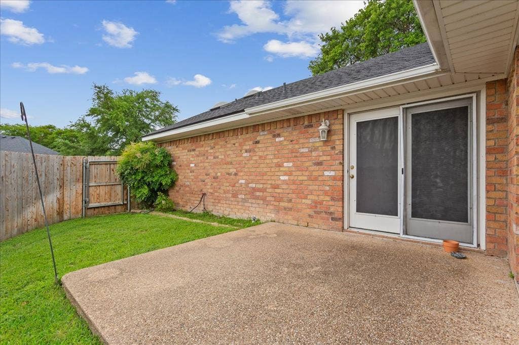 3501 Greenleaf Drive, Waco, TX 76710 Back patio