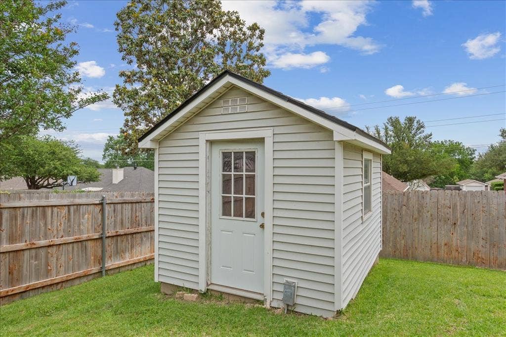 3501 Greenleaf Drive, Waco, TX 76710 Nice storage