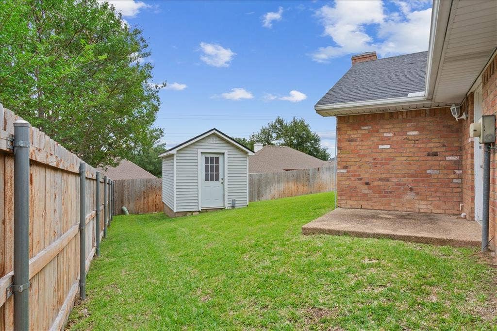 3501 Greenleaf Drive, Waco, TX 76710 Storage building in back yard