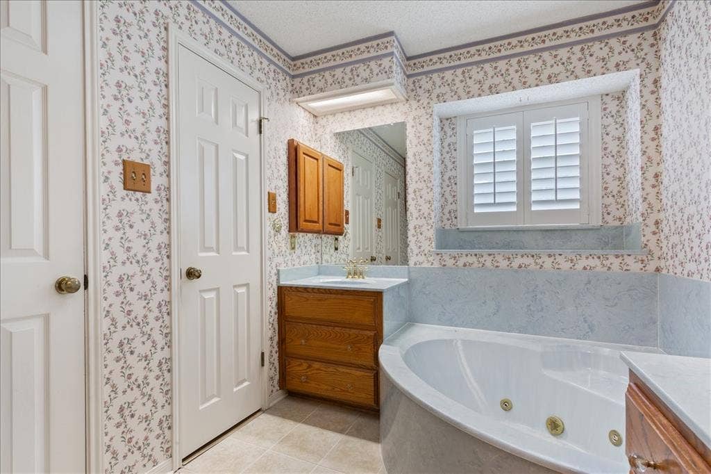 3501 Greenleaf Drive, Waco, TX 76710 Two Closets