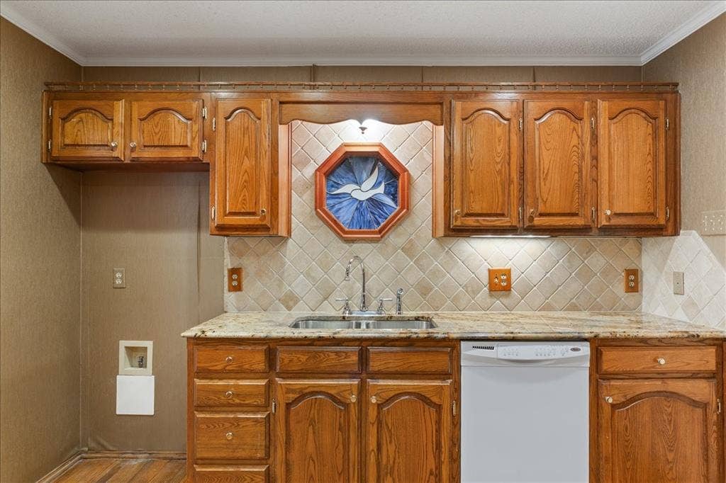 3501 Greenleaf Drive, Waco, TX 76710 Nice cabinets and dishwasher
