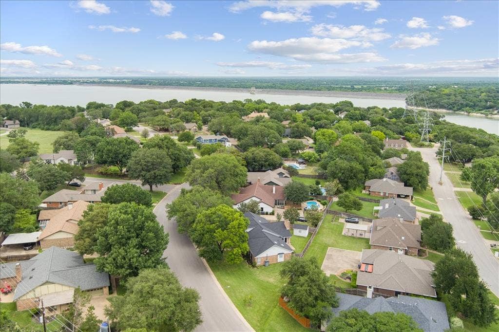 3501 Greenleaf Drive, Waco, TX 76710 3501 Greenleaf Drive, Waco, TX 76710