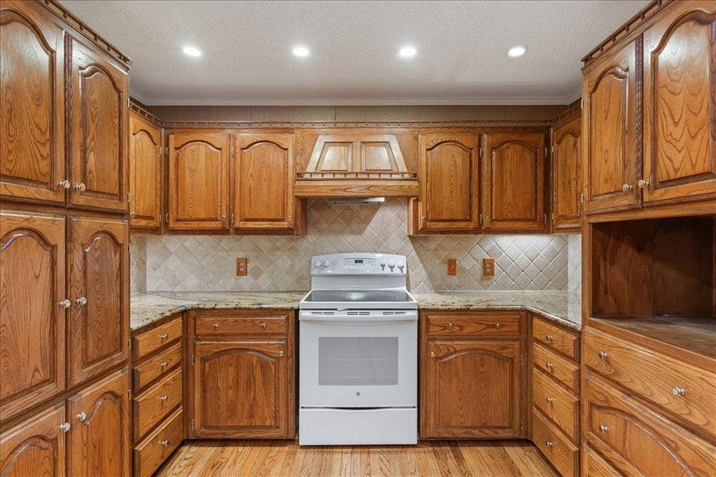 3501 Greenleaf Drive, Waco, TX 76710 Nice insert stove