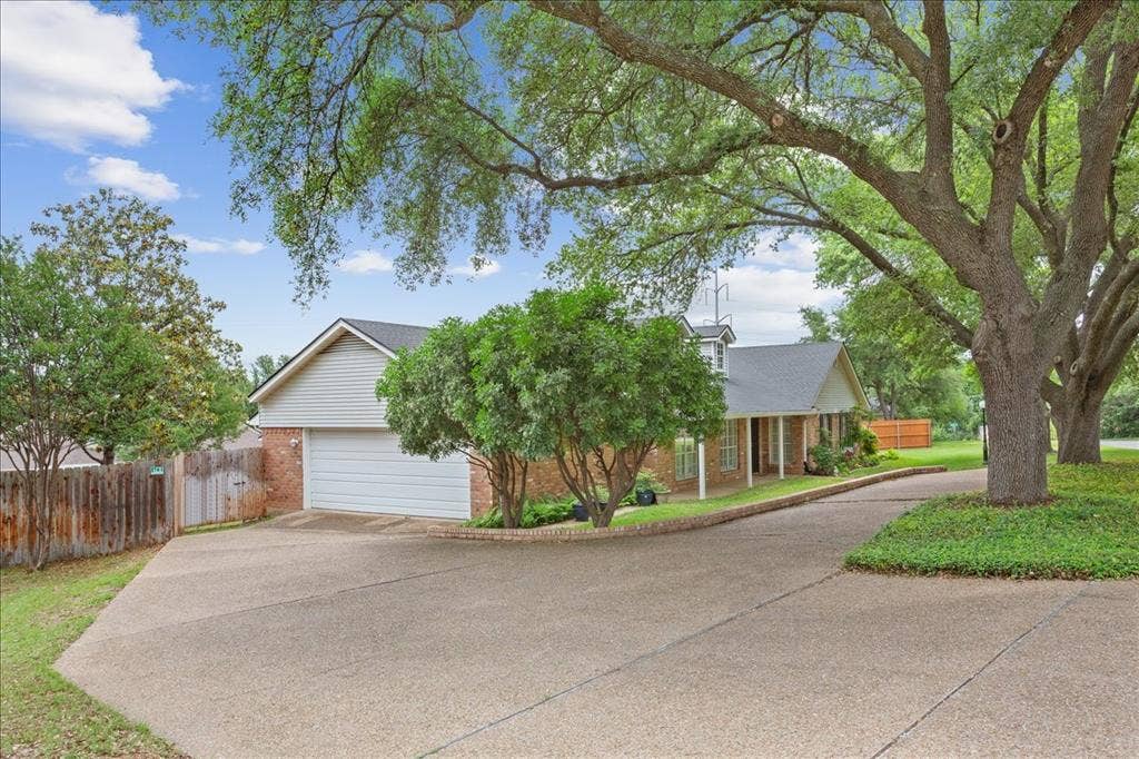 3501 Greenleaf Drive, Waco, TX 76710 Front with Circular driveway