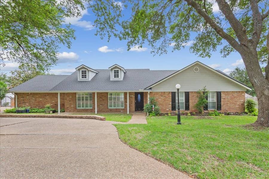 Property photo for 3501 Greenleaf Drive, Waco, TX