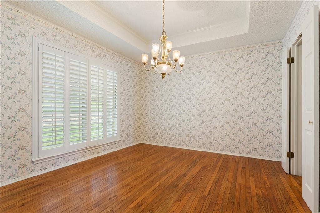 3501 Greenleaf Drive, Waco, TX 76710 Pretty wood floors