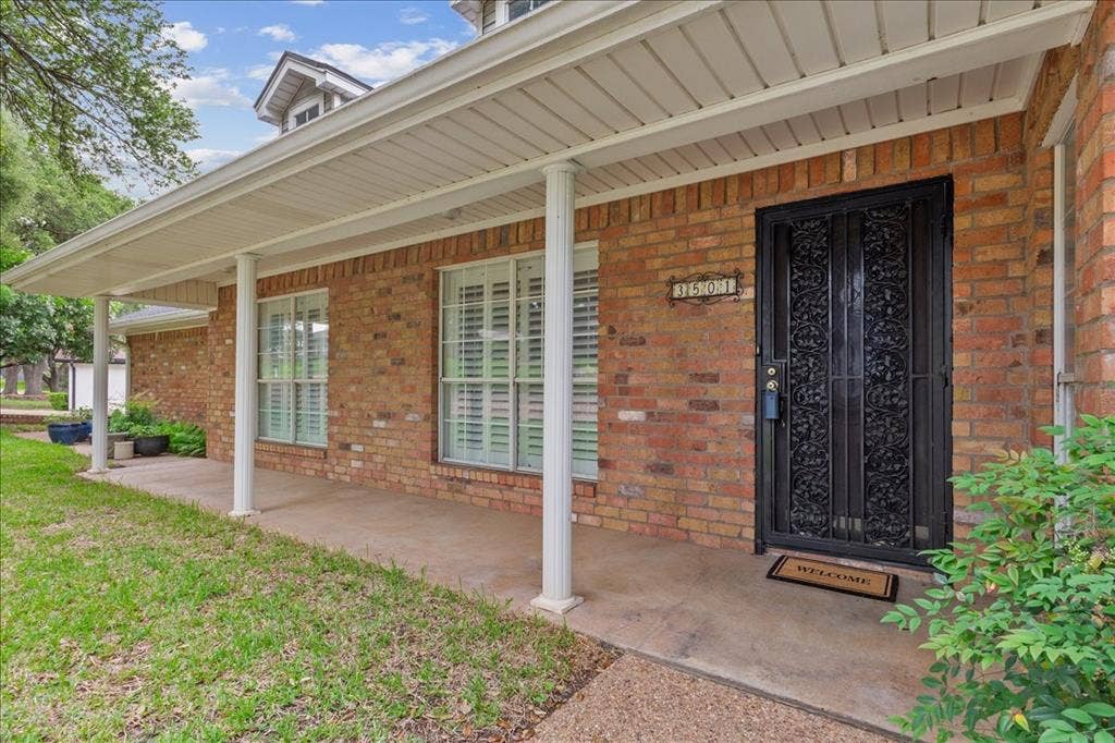 3501 Greenleaf Drive, Waco, TX 76710 Front porch