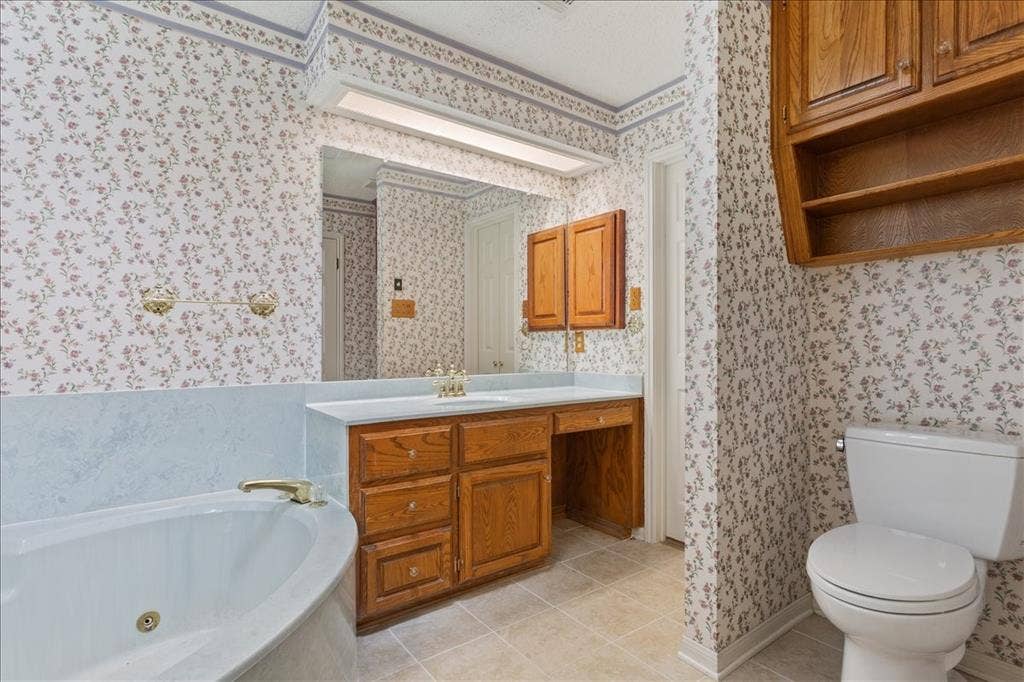 3501 Greenleaf Drive, Waco, TX 76710 Tile flooring and cabinet space