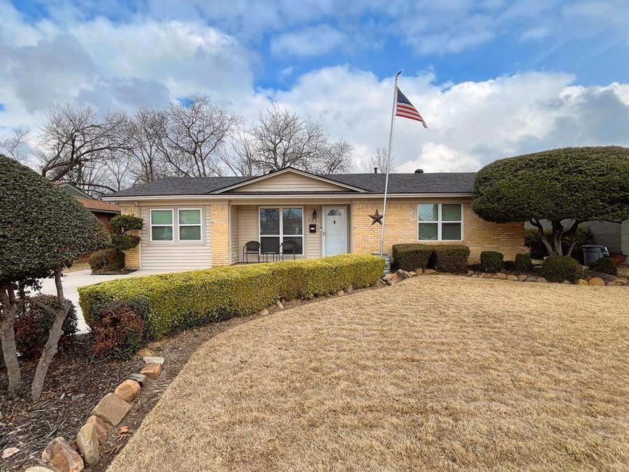 Property photo for 905 Miranda Drive, Mesquite, TX