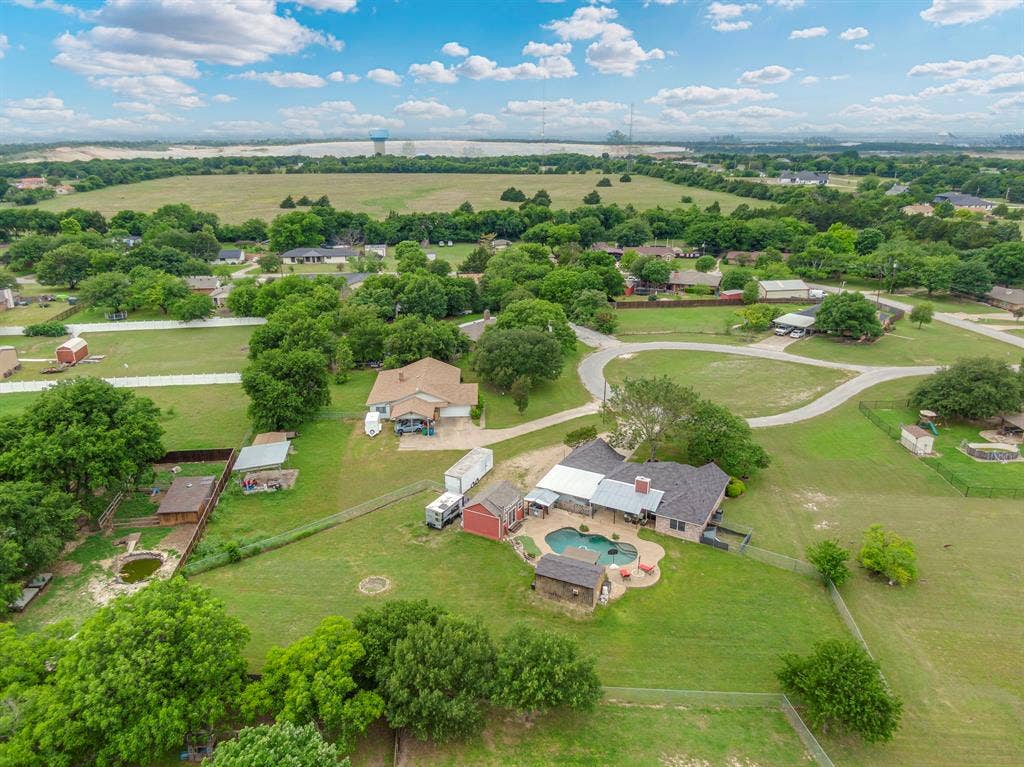 4431 Kings Court, Midlothian, TX 76065 Property nicely nestled into established neighborhood