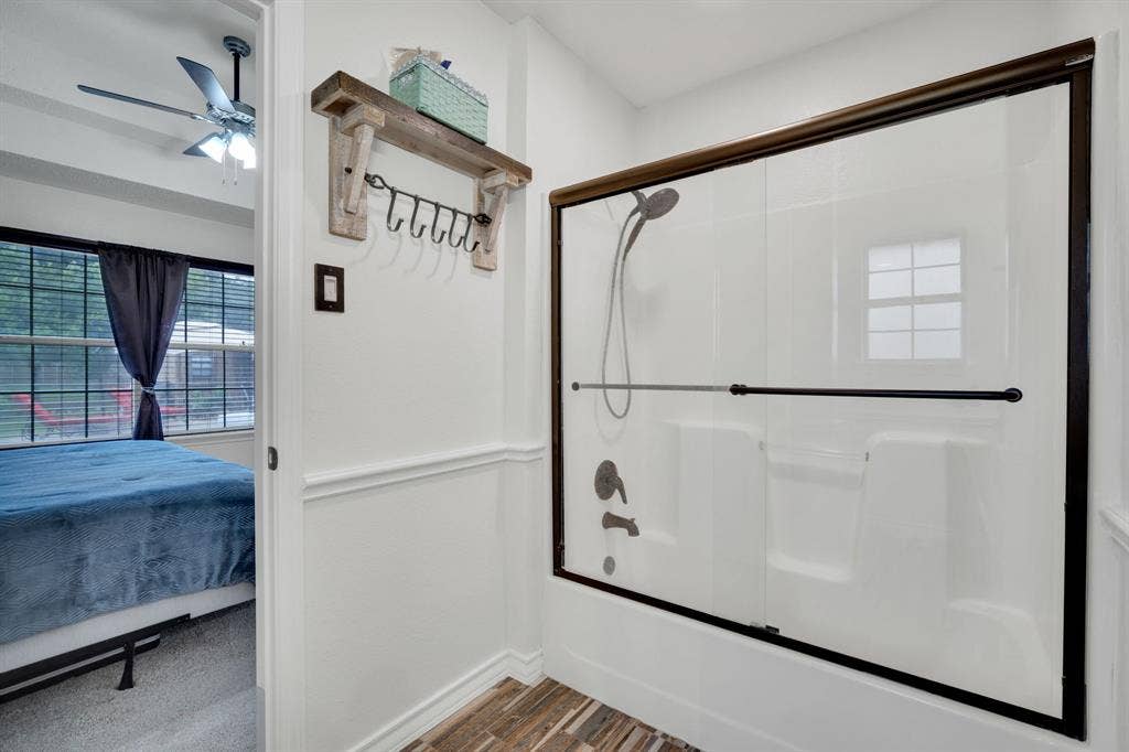 4431 Kings Court, Midlothian, TX 76065 New bath hardware and shower doors in primary bath