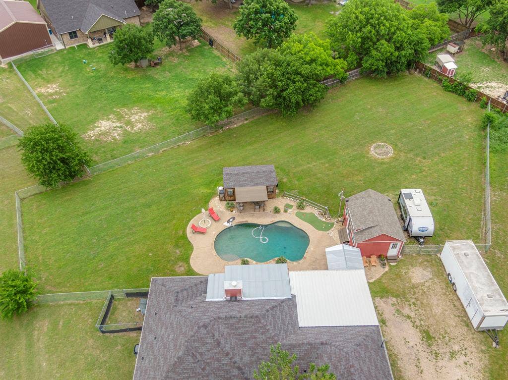 4431 Kings Court, Midlothian, TX 76065 Large lot in established neighborhood