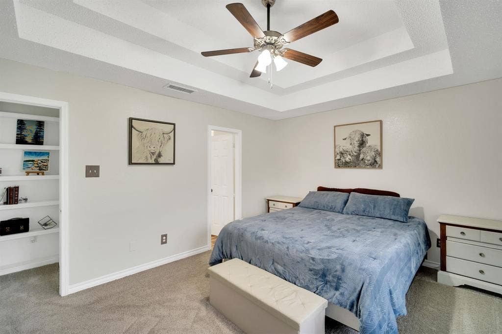 4431 Kings Court, Midlothian, TX 76065 Primary bedroom with inset ceiling tray