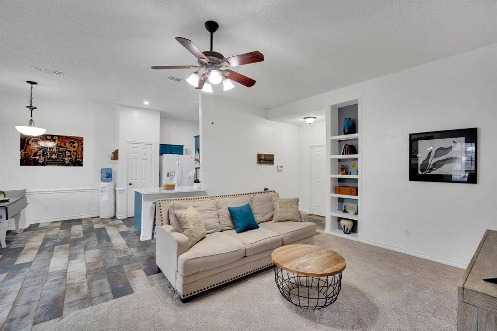 4431 Kings Court, Midlothian, TX 76065 Open living and kitchen