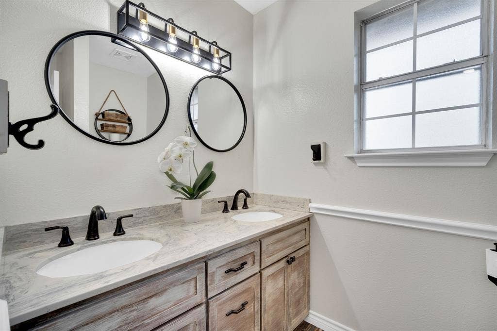 4431 Kings Court, Midlothian, TX 76065 New granite in primary bath