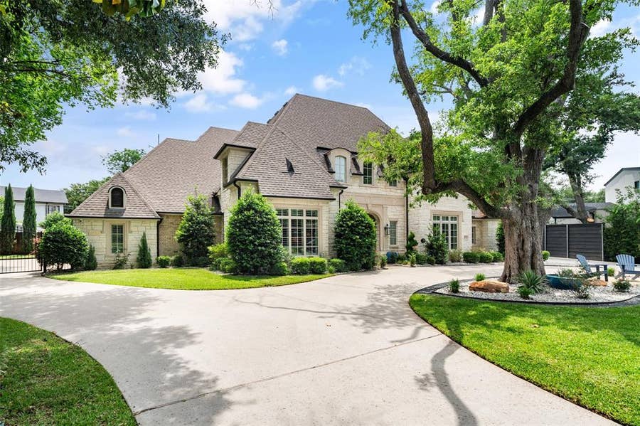 Property photo for 4674 College Park Drive, Dallas, TX