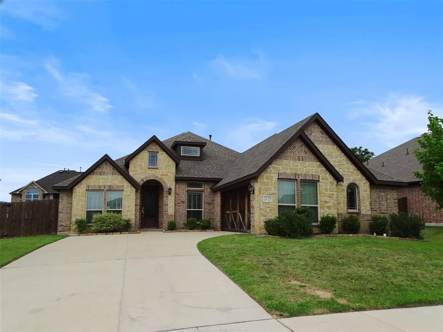 Property photo for 2125 Flora Lane, DeSoto, TX