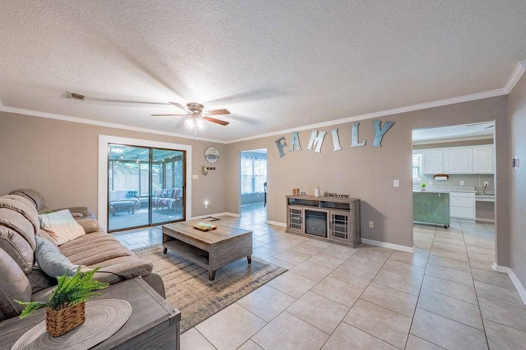 128 Hilltop Drive, Trinidad, TX 75163 128 Hilltop Drive, Trinidad, TX 75163