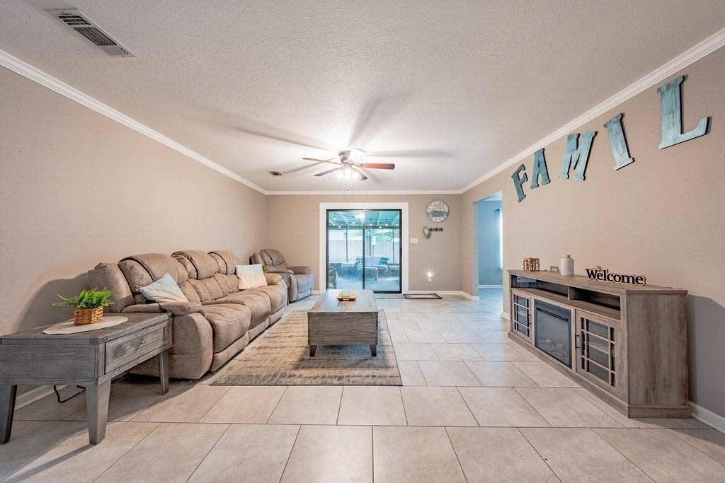 128 Hilltop Drive, Trinidad, TX 75163 128 Hilltop Drive, Trinidad, TX 75163