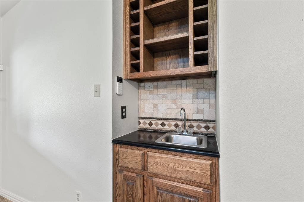 1524 Villa Cove Drive, Tool, TX 75143 Convenient wine-wet bar with sink and cabinetry, ideal for serving drinks or entertaining guests in style.