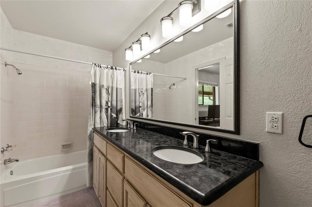 1524 Villa Cove Drive, Tool, TX 75143 Soaking bathtub in the primary bathroom with double sink vanity.