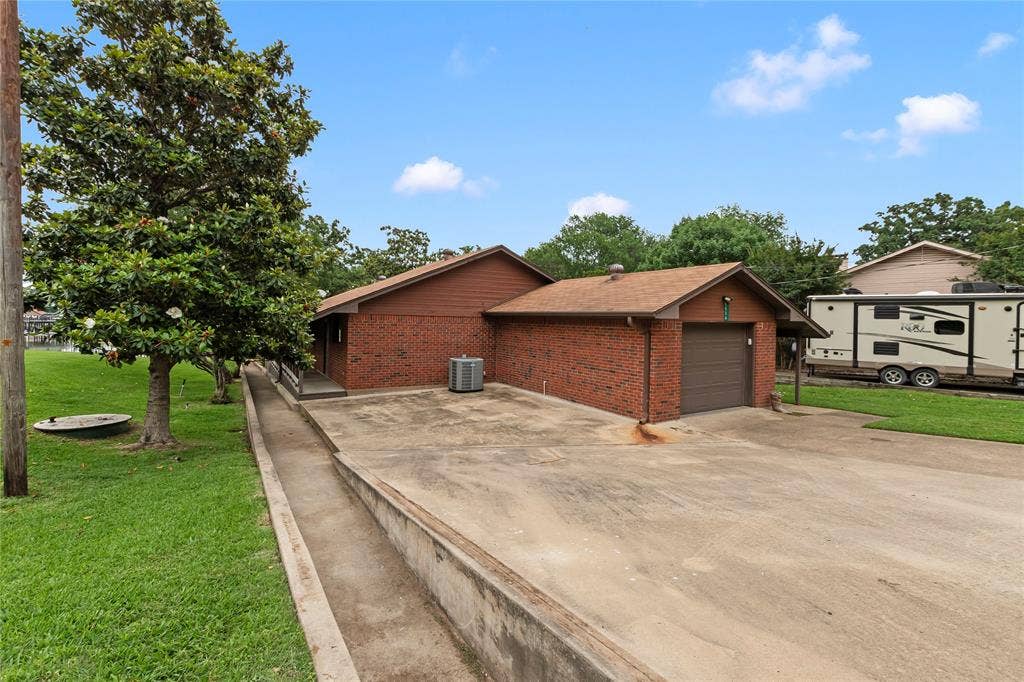1524 Villa Cove Drive, Tool, TX 75143 Front of home showing the garage and parking space.