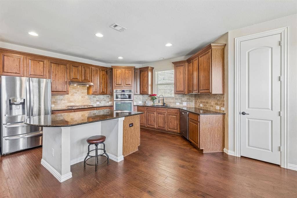 7258 Mirada, Grand Prairie, TX 75054 7258 Mirada, Grand Prairie, TX 75054