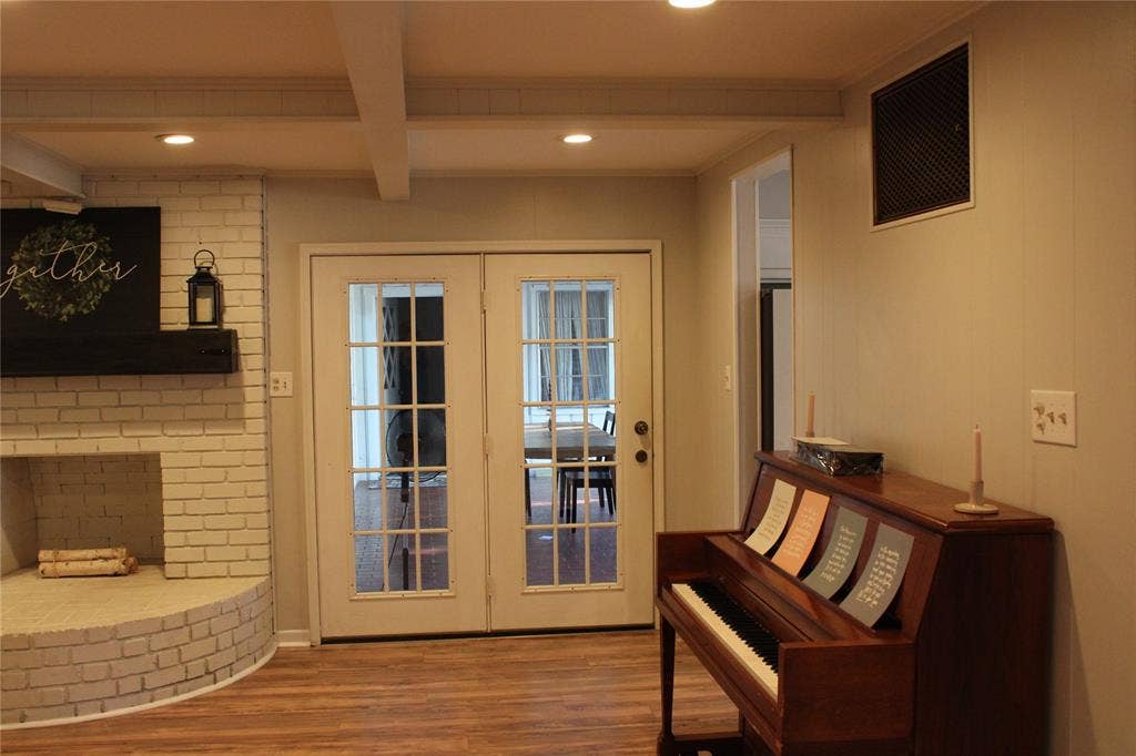 4900 Lake Hurst Drive, Waco, TX 76710 4900 Lake Hurst Drive, Waco, TX 76710