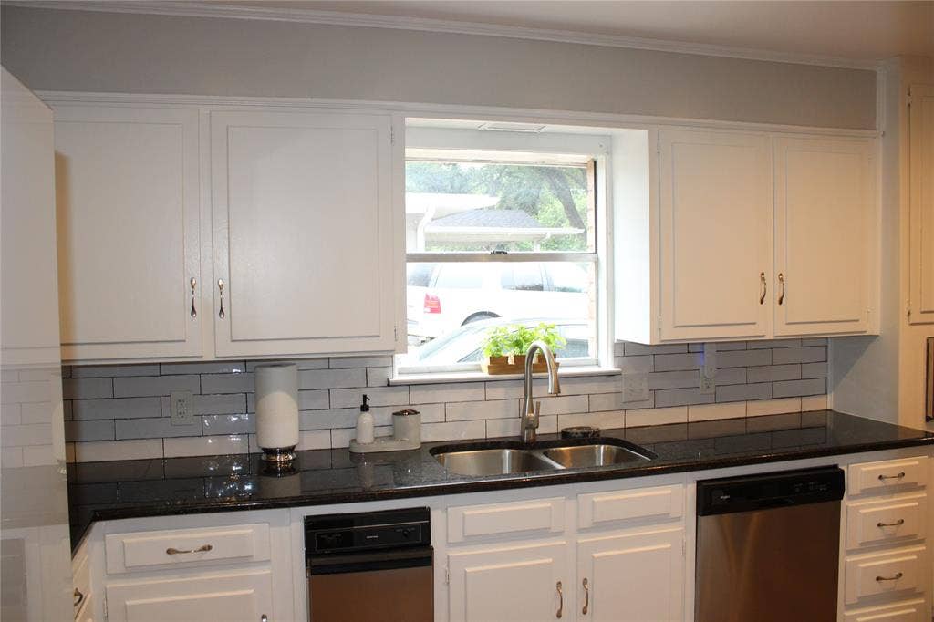 4900 Lake Hurst Drive, Waco, TX 76710 4900 Lake Hurst Drive, Waco, TX 76710